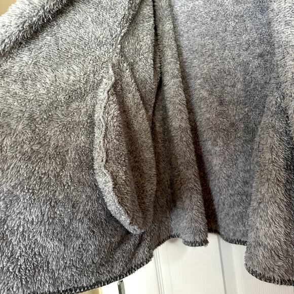 Sleep Sense Stay cozy Gray and white fuzzy sweater size LG - Picture 4 of 8